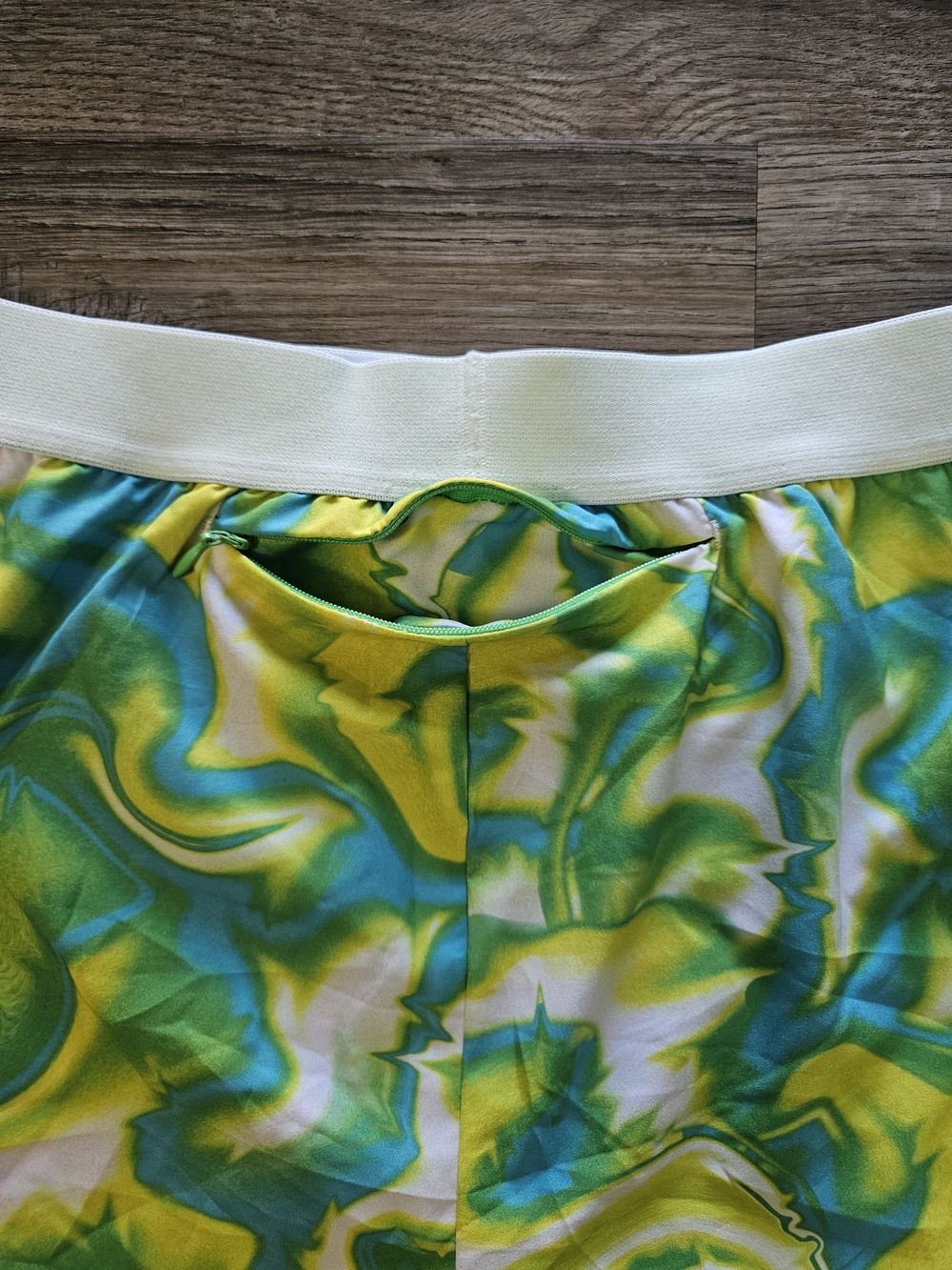 Sprints Women's Avigate Green & White Lava Laps 2.5 Mercy Shorts - Picture 8 of 10